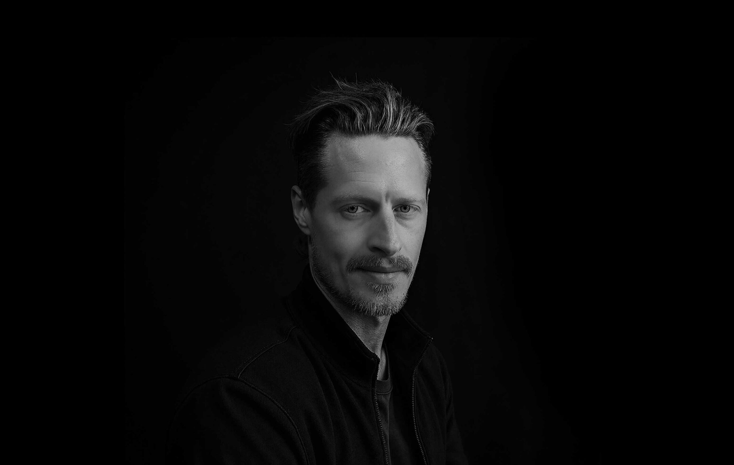 Black and white portrait of Justin Smith